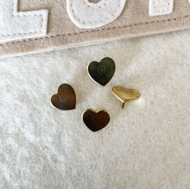 Les Petites Punaises Cœurs - Les Petites Dates - Vues de face