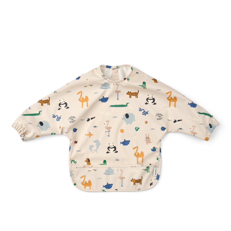 Bavoir à manches longues – À travers le monde – Liewood - Vu de face sur fond blanc