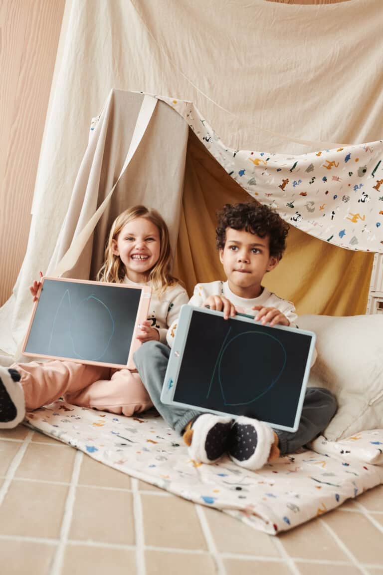 Grande Tablette à dessin magique Zora – À travers le monde – Liewood - Idées enfant Noël, cadeaux originaux Noël 2025