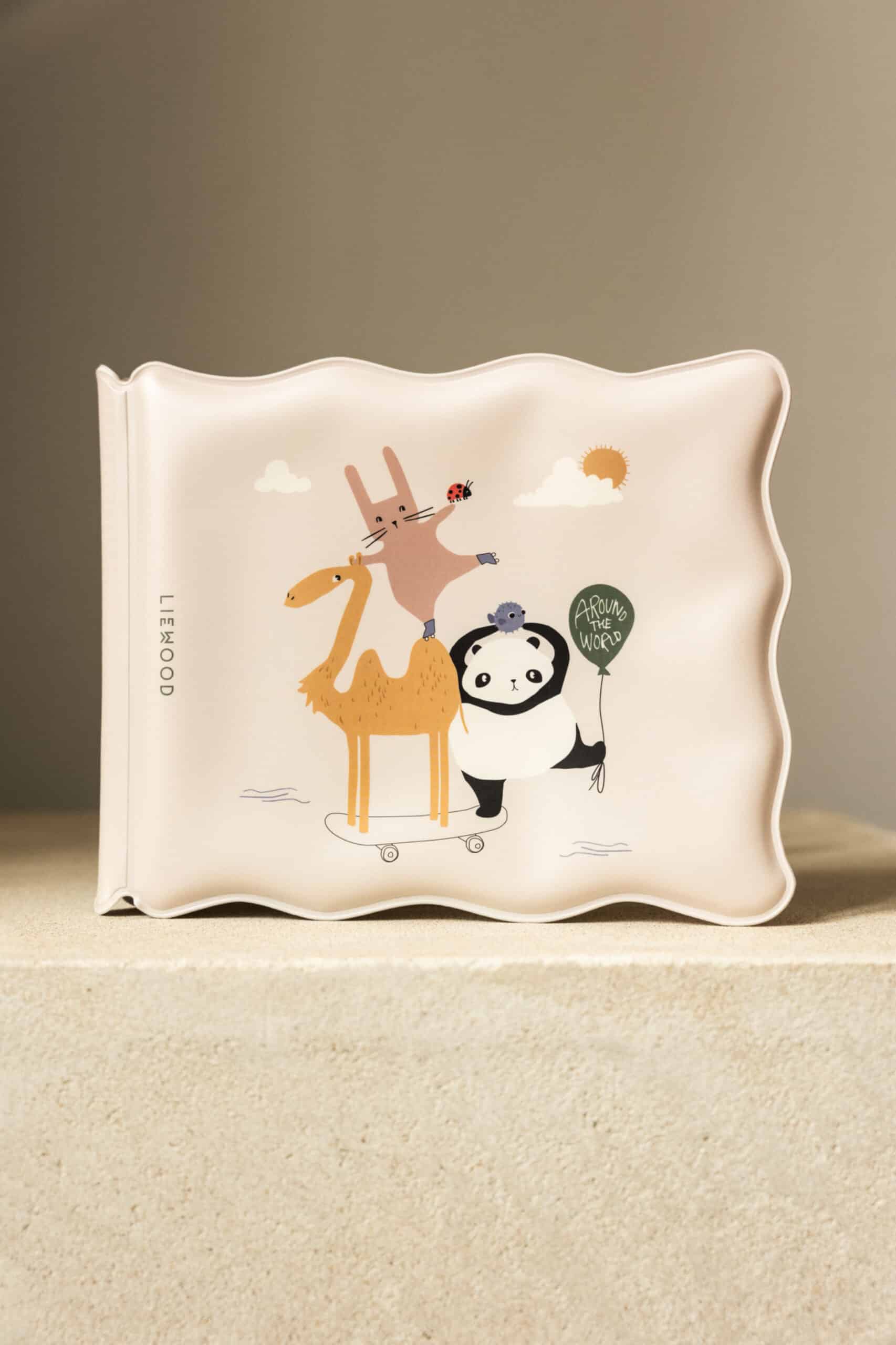 Livre de bain magique – À travers le monde - Liewood - Cadeaux bébé Noël, idées cadeaux naissance, liste de naissance - Magasin bébé à Vannes