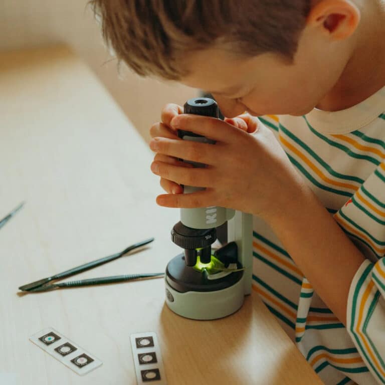 Kidywolf microscope, idées cadeaux originales enfants, idées cadeaux 6 ans, idées cadeaux nature, cadeaux sciences enfant, idées cadeaux Noël,