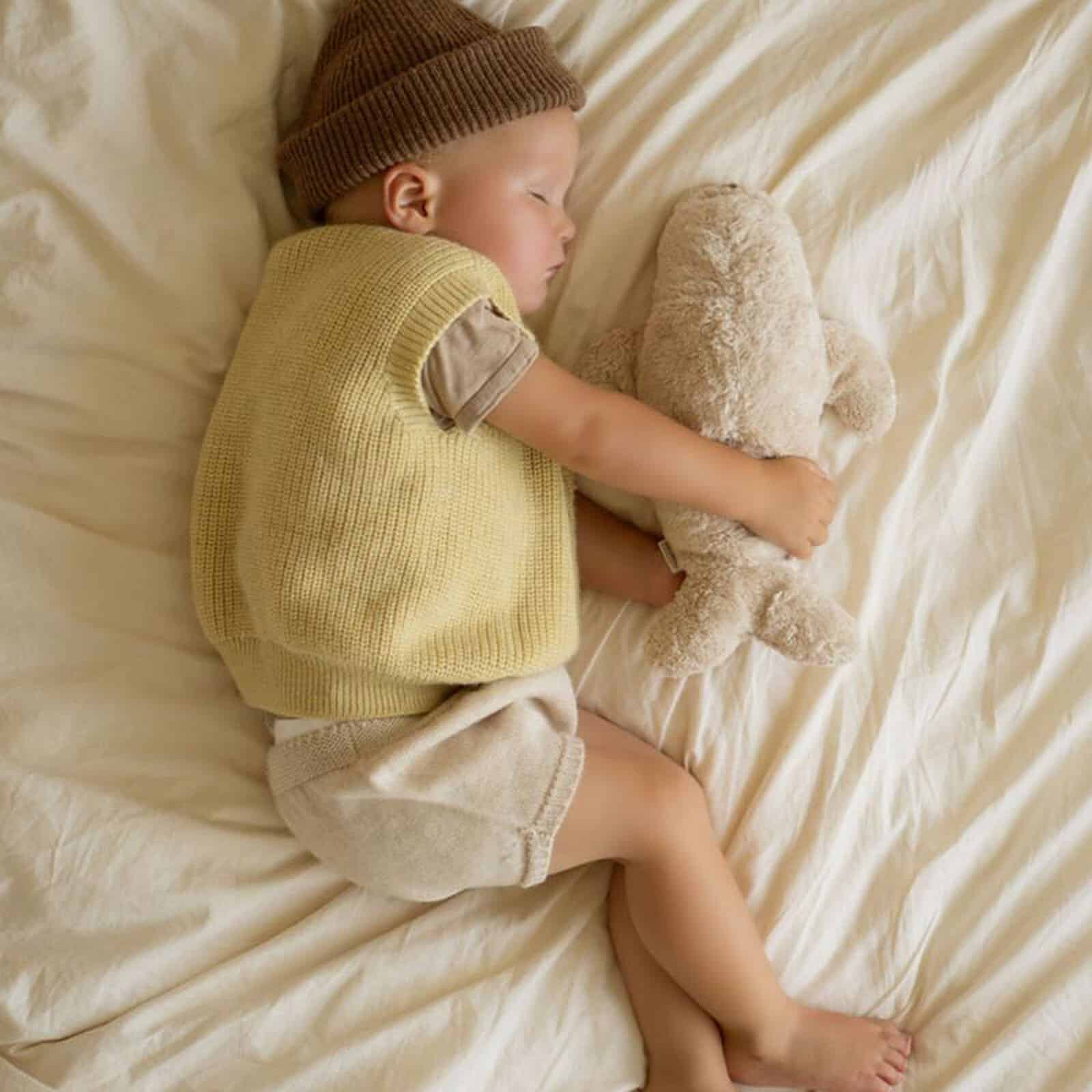 Peluche Veilleuse Musicale Phoque moonie sable, veilleuse bébé douce, doudou phoque avec sons apaisants et lumière tamisée, peluche naissance sécurisée, veilleuse musicale enfant