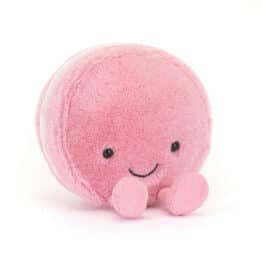 Doudou macaron amuseables rose Mia - Jellycat, vue de biais sur fond blanc