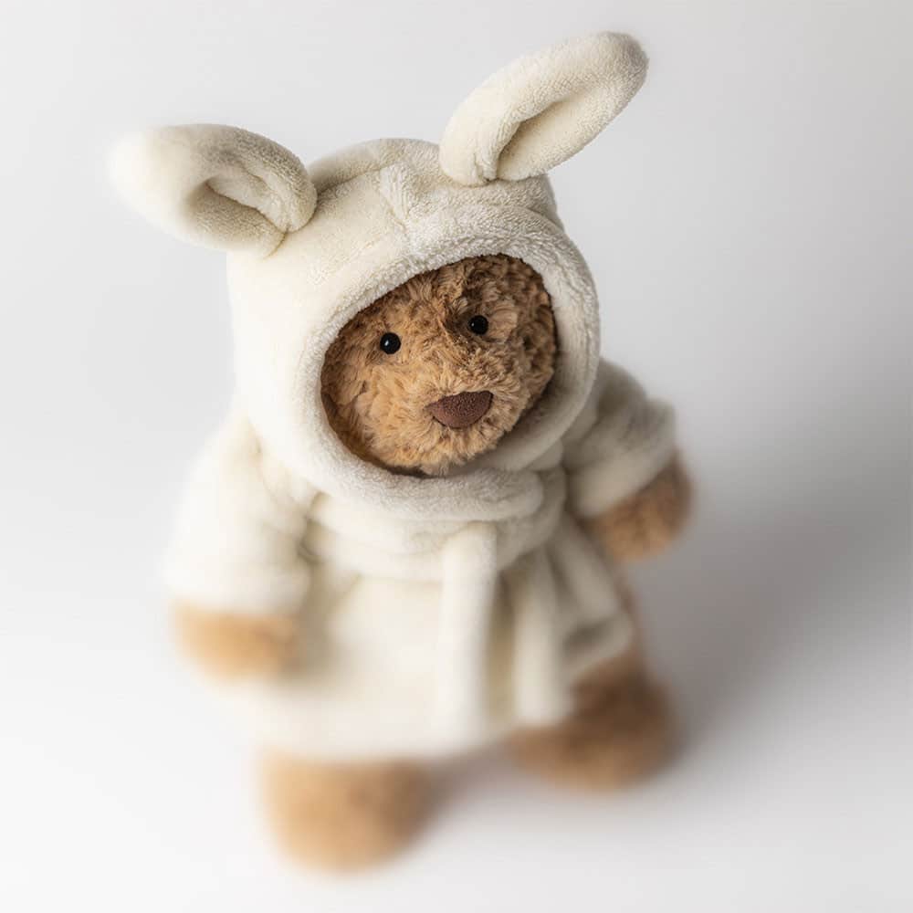 Doudou Ours Bartholomew en Peignoir – Jellycat - Vu di dessous sur fond blanc