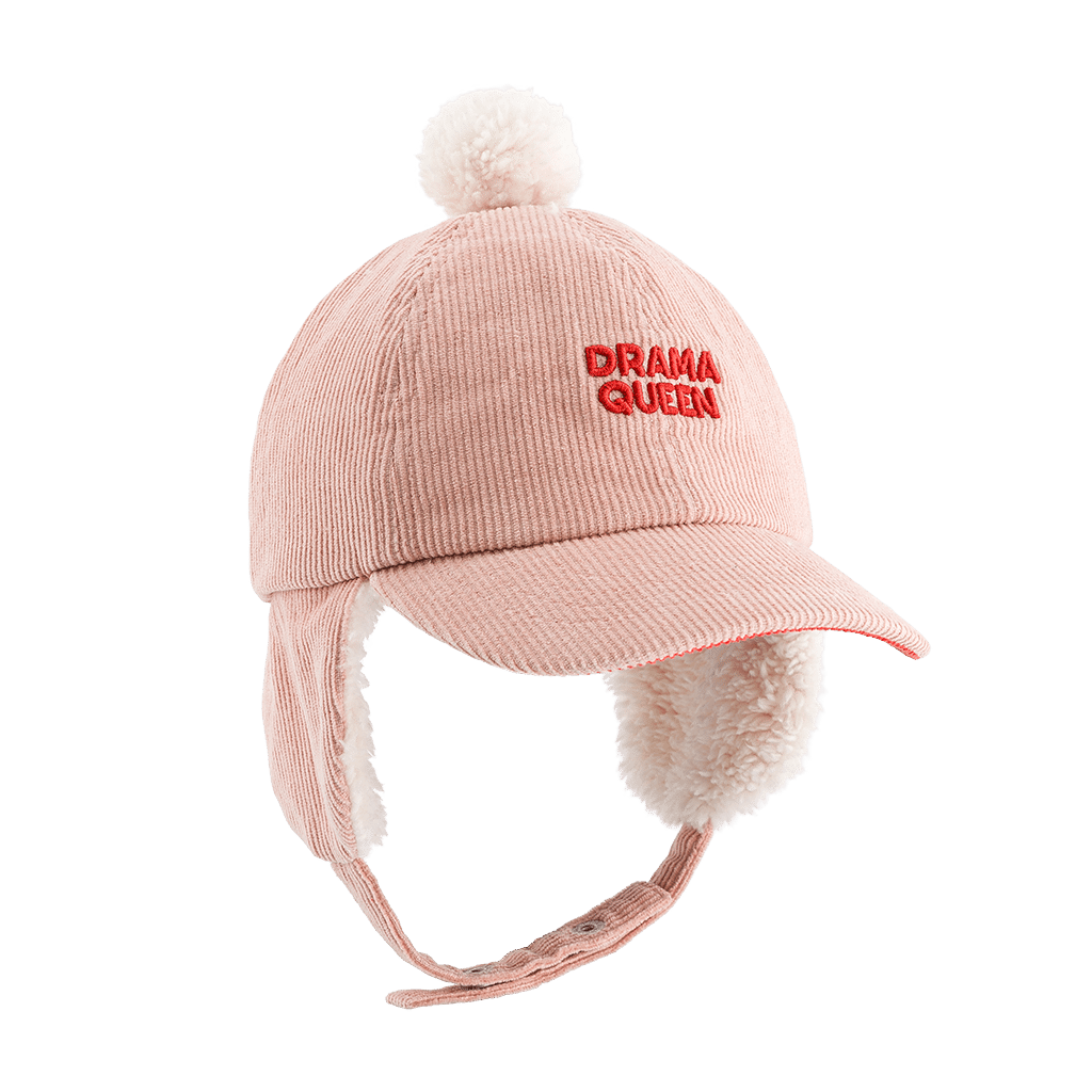 Casquette Chapka DRAMA QUEEN Rose – Chamaye - Vue de côté sur fond blanc