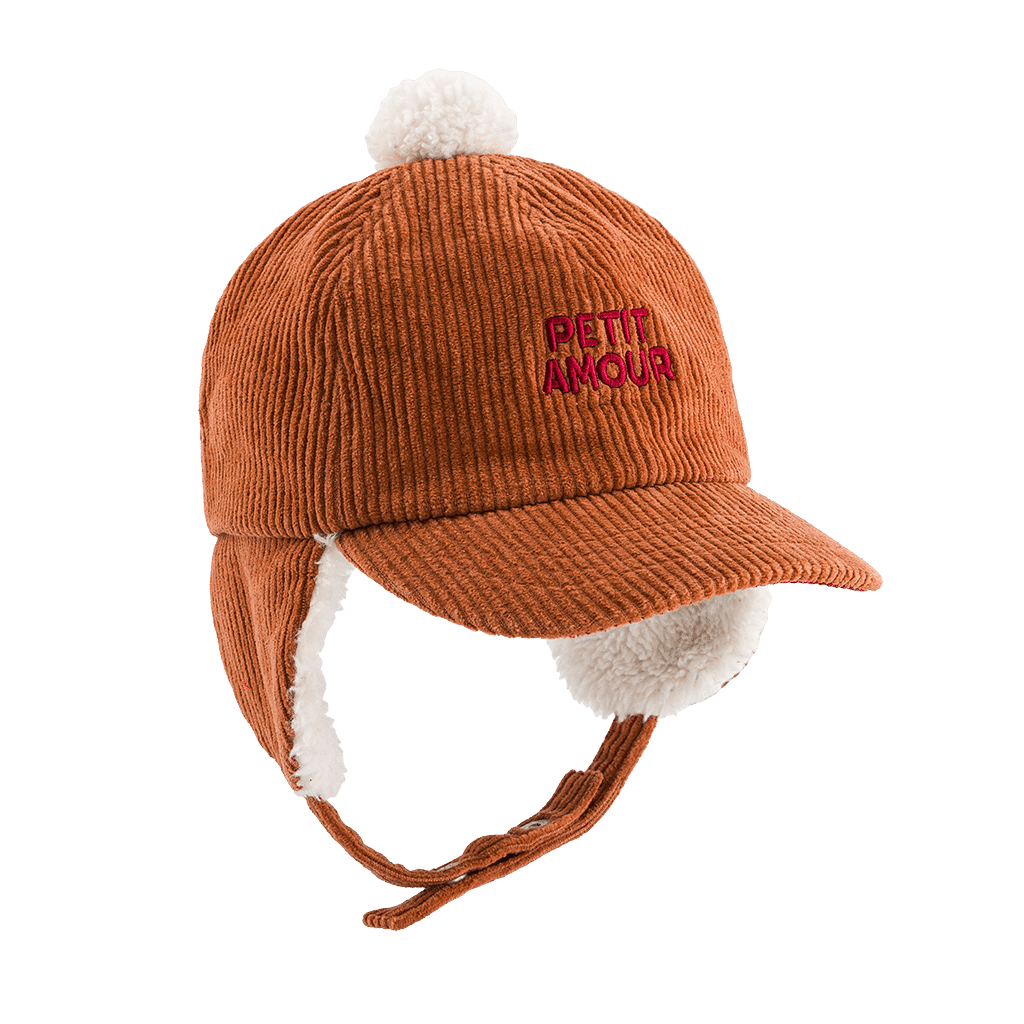 Casquette Chapka Petit Amour - Caramel – Chamaye - Vue de côté sur fond blanc