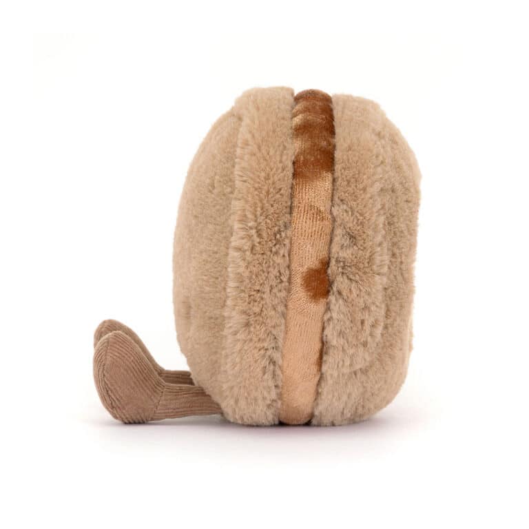 Doudou Macaron Chocolat Mona Amuseables – Jellycat - Vu de côté sur fond blanc