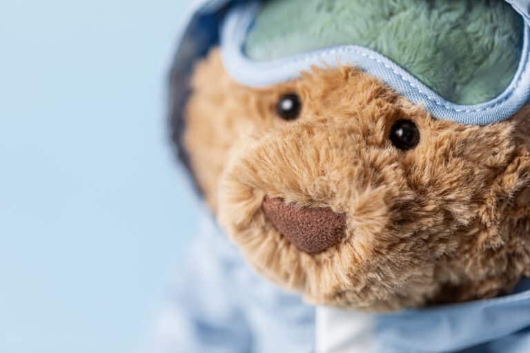 Doudou Ours Bartholomew en combinaison de neige bleue – Jellycat - Zoom