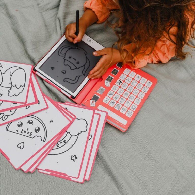 tablette dessins enfant, tablette enfant, dessin numérique enfant, tablette Kidywolf, tablette pour dessiner enfant, tablette cartes dessins, tableau apprentissage, tablette enfant pas cher, jouet de Noël pas cher, idées de cadeaux de Noël pas cher, cadeaux enfants 3 ans pas cher, magasin pas cher enfants, cadeau anniversaire fille, petit cadeau d'anniversaire enfants