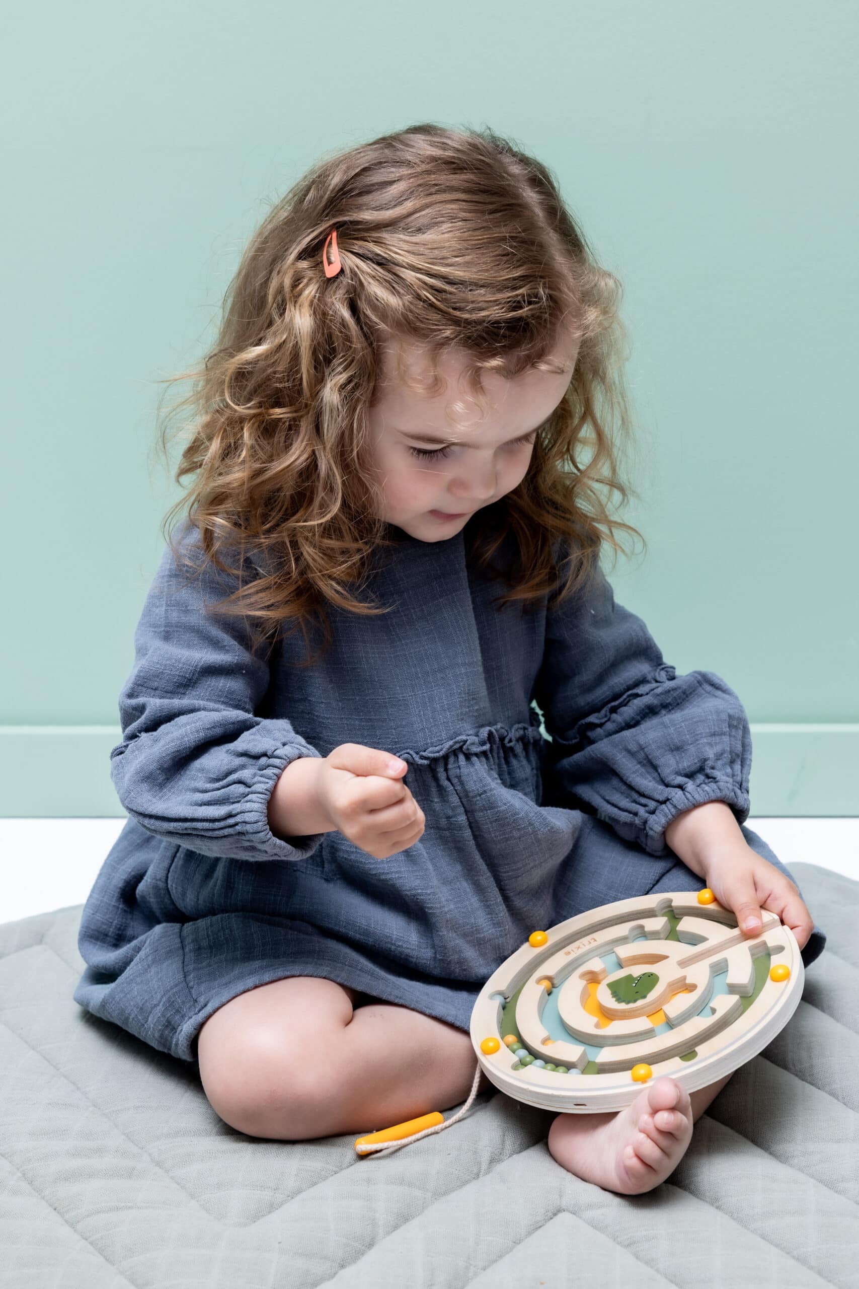 Labyrinthe Magnétique Rond en Bois - Trixie Baby - Ambiance