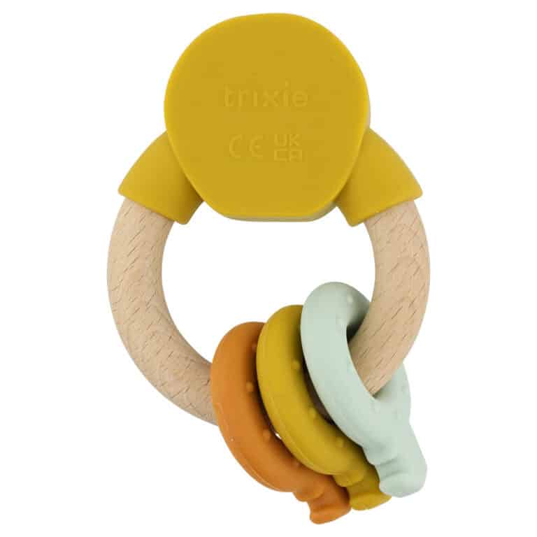 Anneau d’activités en silicone et bois – Mr Lion – Trixie Baby - Vu de dos sur fond blanc