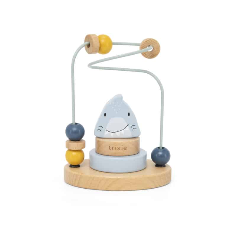 Labyrinthe à Perles en Bois Mr Requin – Trixie Baby - Vu de face sur fond blanc