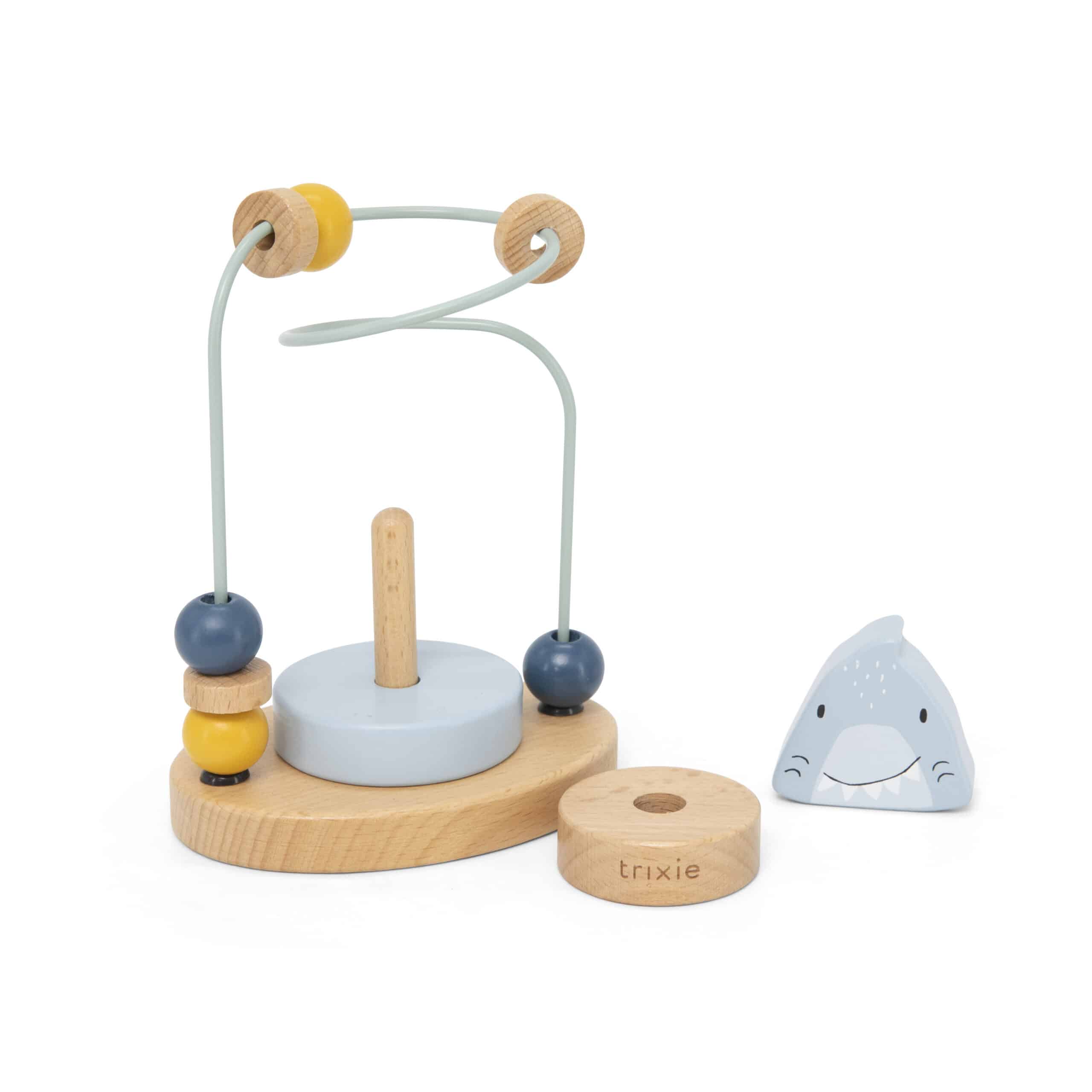 Labyrinthe à Perles en Bois Mr Requin – Trixie Baby - Vu de face sur fond blanc