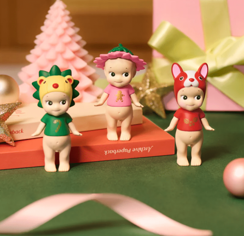 Sonny Angel® Calendrier de l'Avent - Vue d'ambiance de 3 Sonny Angel Noël