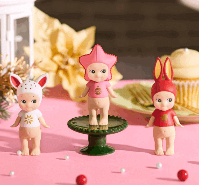 Sonny Angel® Calendrier de l'Avent - Vue d'ambiance de 3 Sonny Angel Noël