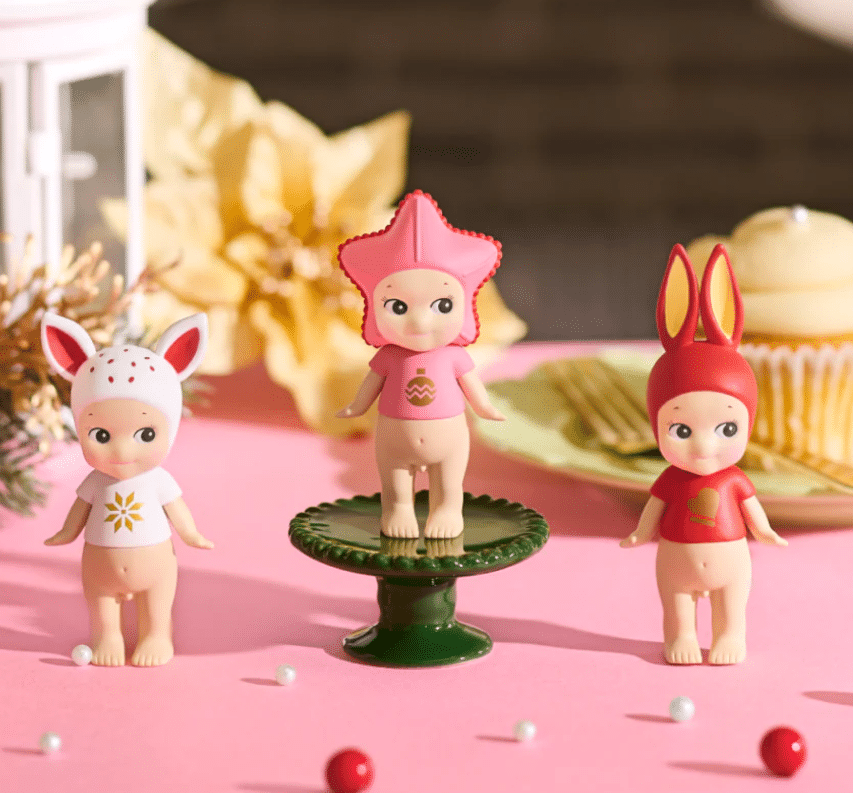 Sonny Angel® Calendrier de l'Avent - Vue d'ambiance de 3 Sonny Angel Noël