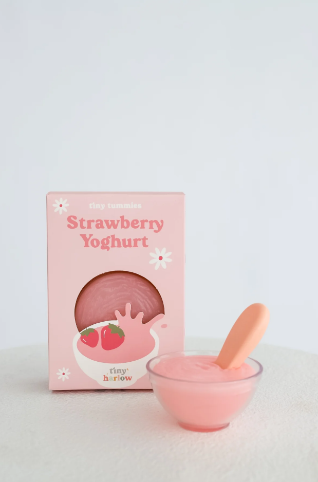Bol yaourt fraise pour poupée – Tiny Harlow - Vu de face sur fond blanc