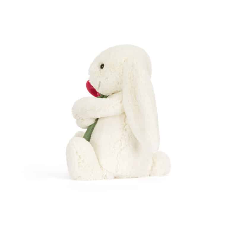 Doudou Cream Bunny with Rose – Jellycat - Vue de côté sur fond blanc