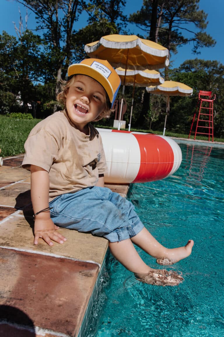Casquette trucker enfant - Mini canyon - Hello Hossy, vue d'ambiance portée par un petit garçon de face