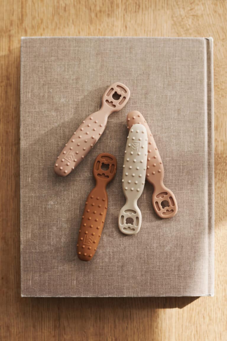 Lot de 4 cuillères d’apprentissage Caelia – Pale tuscany mix – Liewood - Vue de face