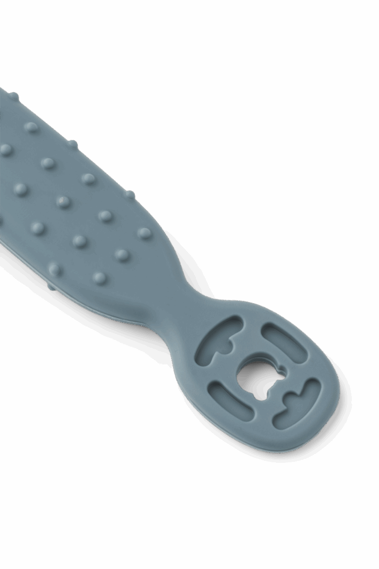 Lot de 4 cuillères d’apprentissage Caelia – Whale blue multi mix – Liewood - Vue de face sur fond blanc