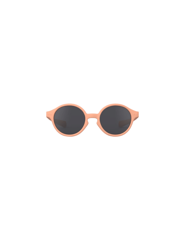 Lunettes de soleil baby #D - Apricot - 0-3 ans - Izipizi, vue de face sur fond blanc