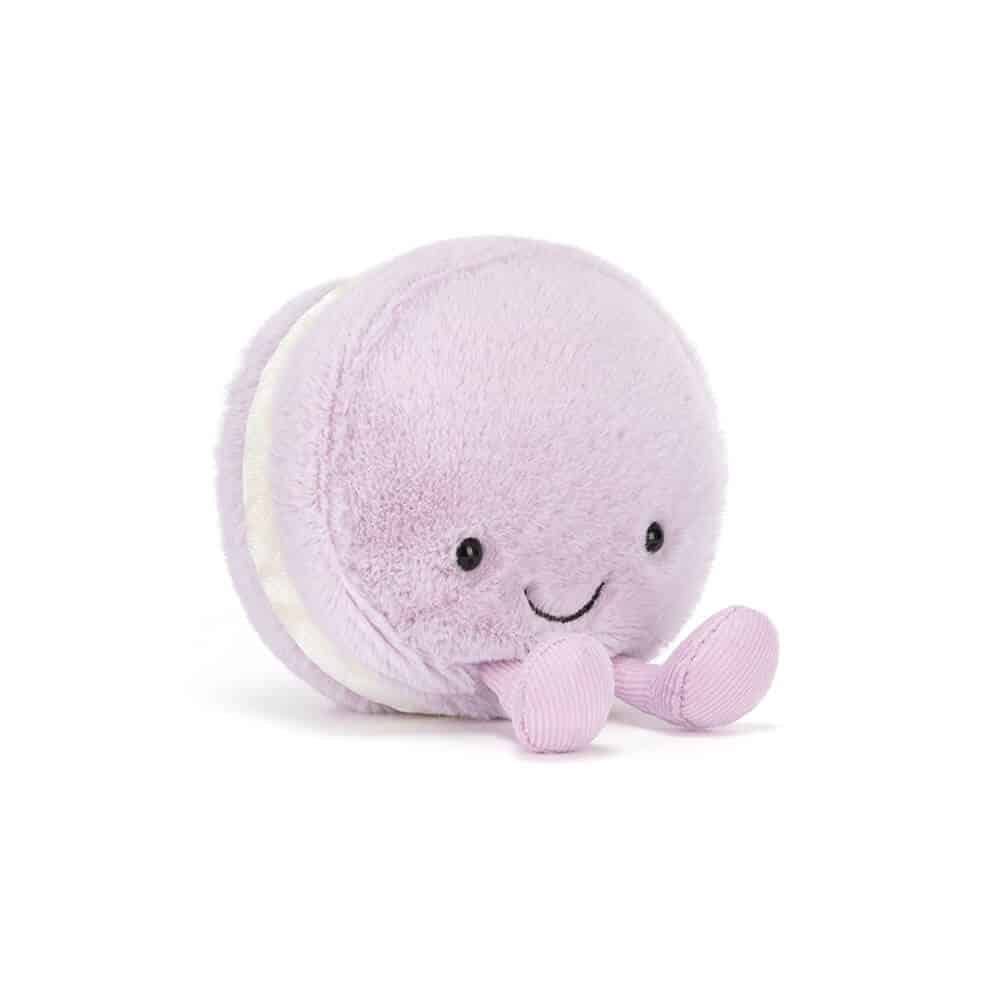 Amuseables May Macaron - Jellycat, vue de biais sur fond blanc