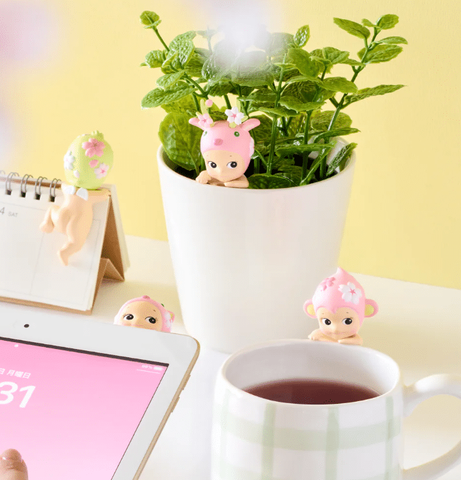 Sonny Angel® Hippers Cherry Blossom, vue de plusieurs modèles attachés