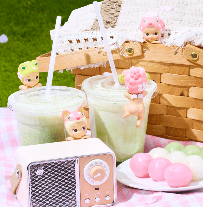 Sonny Angel® Hippers Cherry Blossom, vue de plusieurs modèles attachés