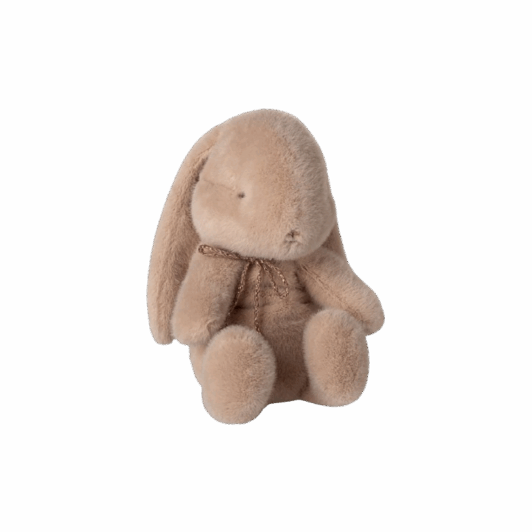 Doudou lapin avec noeud - Rose poudré - Maileg, vue de face sur fond blanc