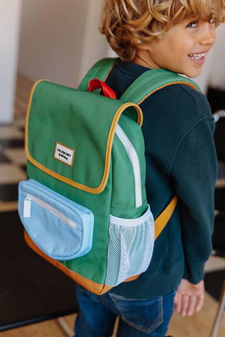 Le sac à dos enfant Mini Green Lake Hello Hossy ambiance