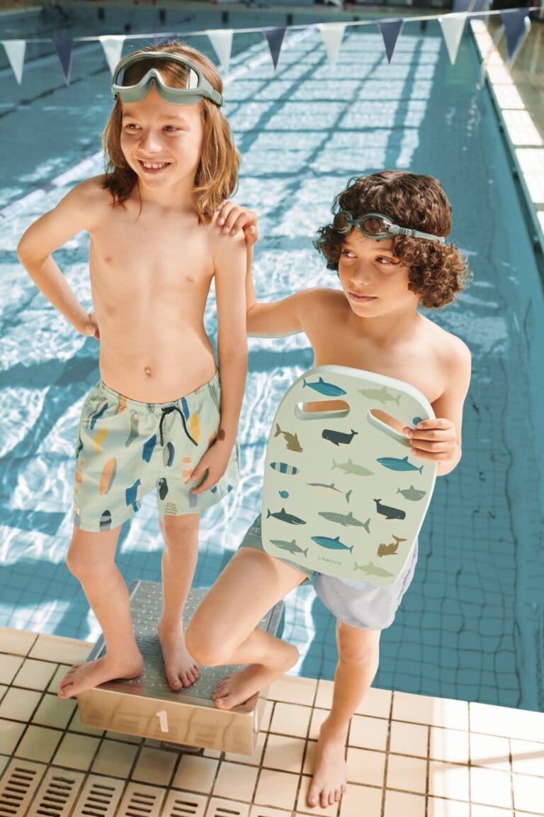 La planche de natation Hayden Requin Liewood ambiance