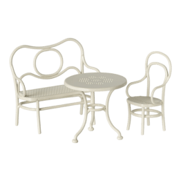 Ensemble table, banc et chaise - Blanc cassé - Maileg, vue sur fond blanc
