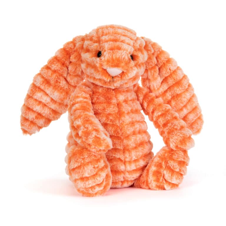 Fizzleskip Bunny Original - Jellycat, vue de biais sur fond blanc